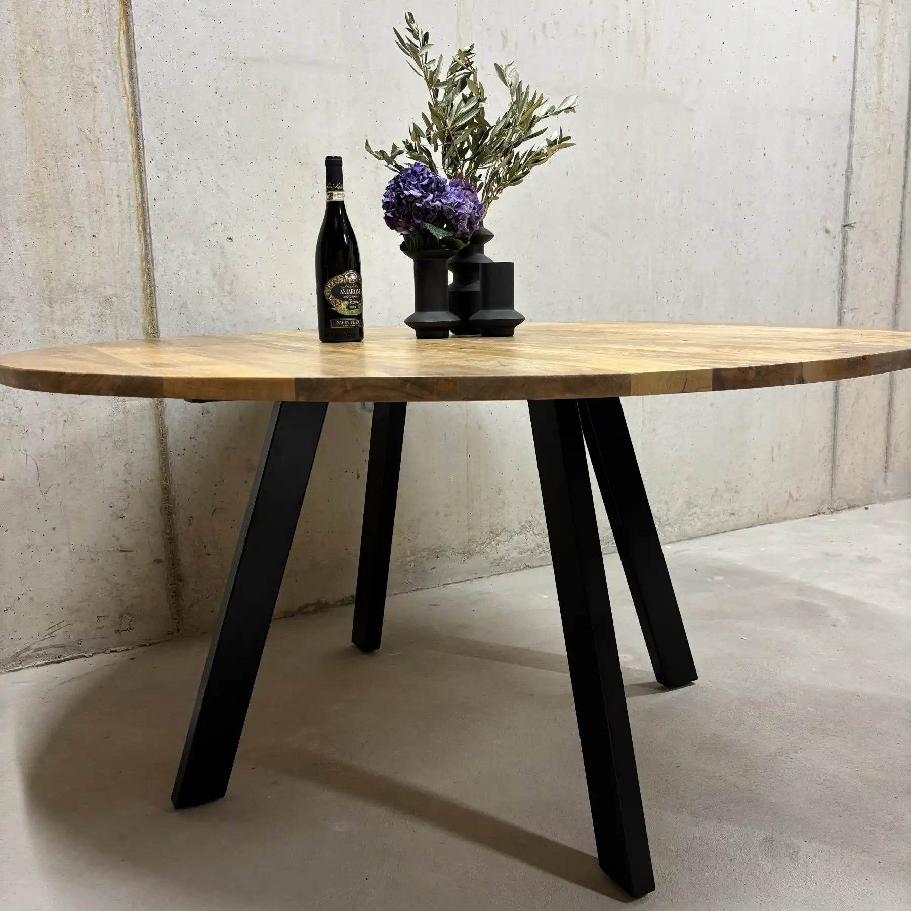 Mango Rundtisch 160 cm Esszimmertisch – Massivholz mit Stahlbeinen