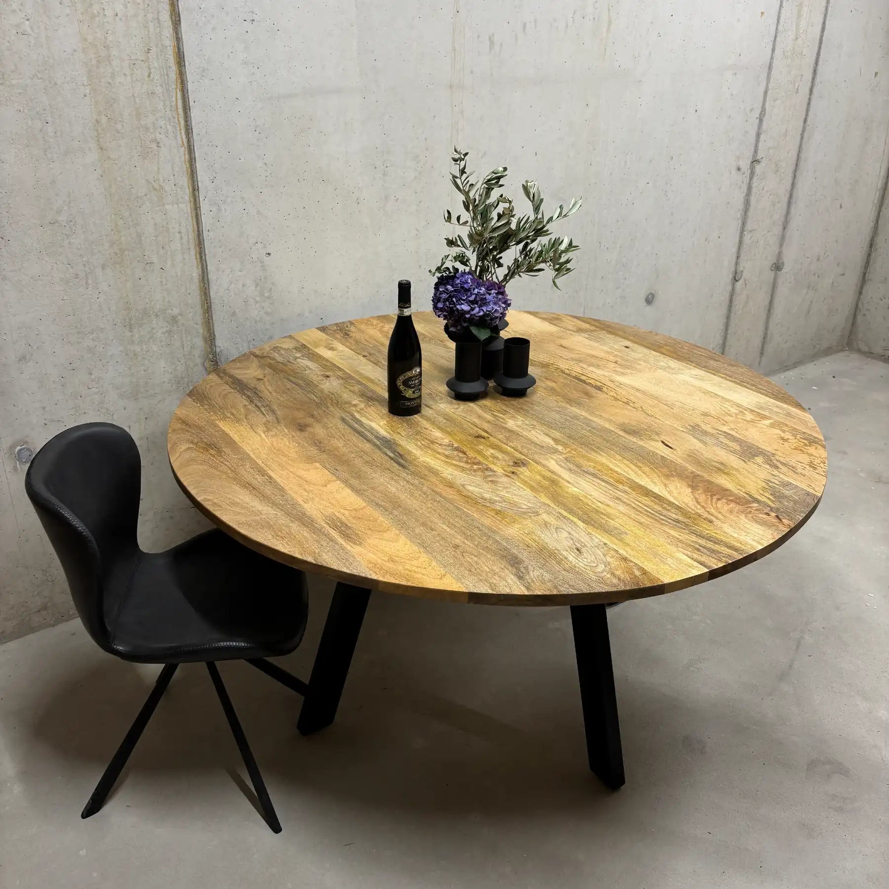 Mango Rundtisch 160 cm Esszimmertisch – Massivholz mit Stahlbeinen