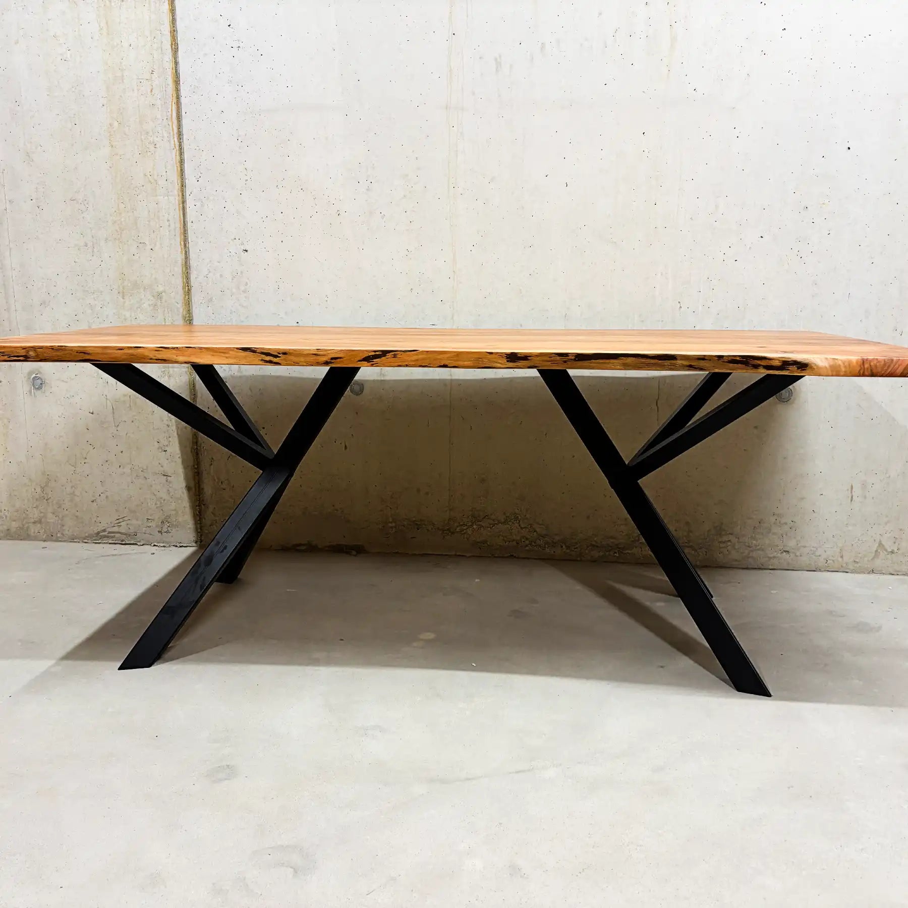 Acacia Esstisch 180 cm mit Baumkante - "The balanced X Table 180"