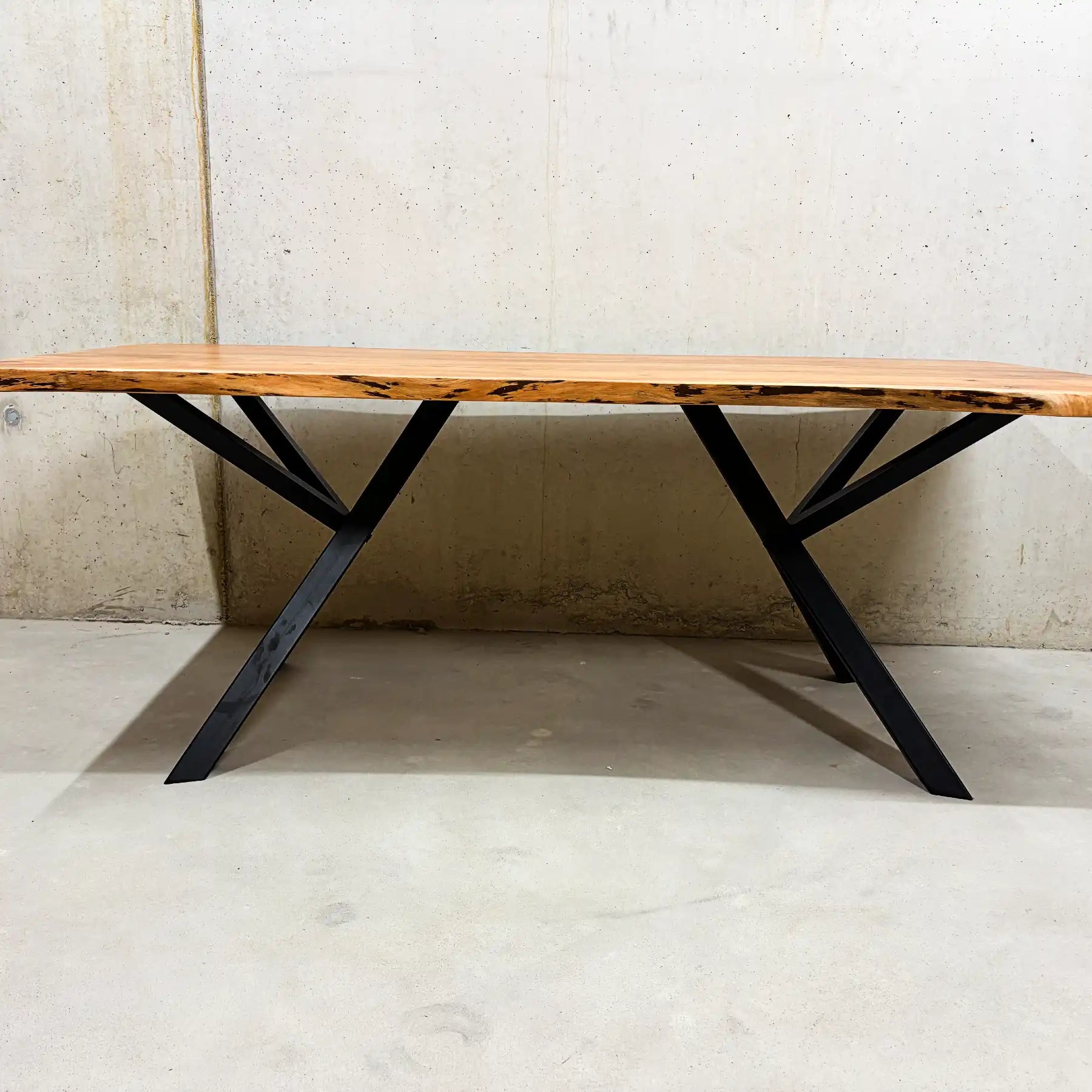 Acacia Esstisch 180 cm mit Baumkante - "The balanced X Table 180"