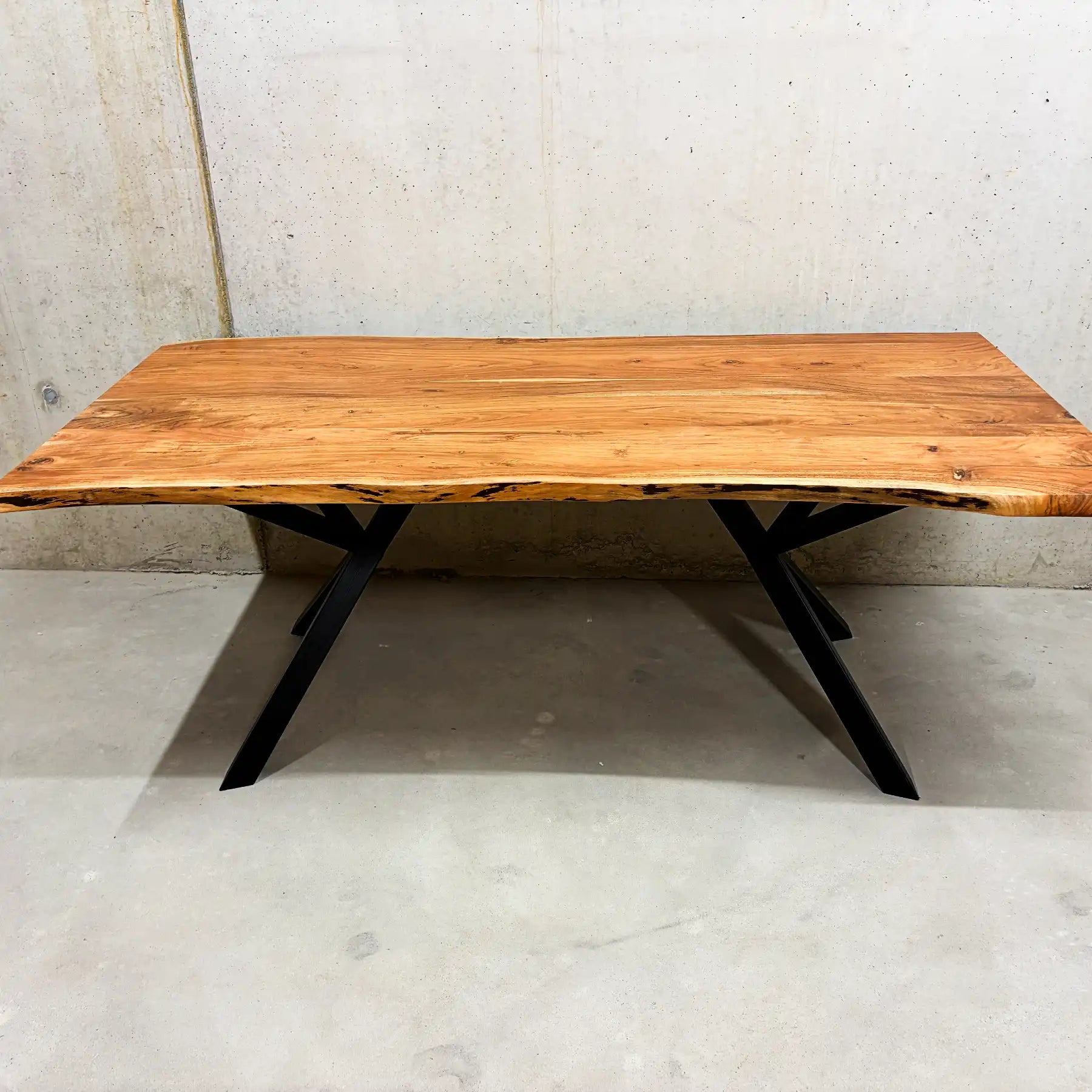 Acacia Esstisch 180 cm mit Baumkante - "The balanced X Table 180"