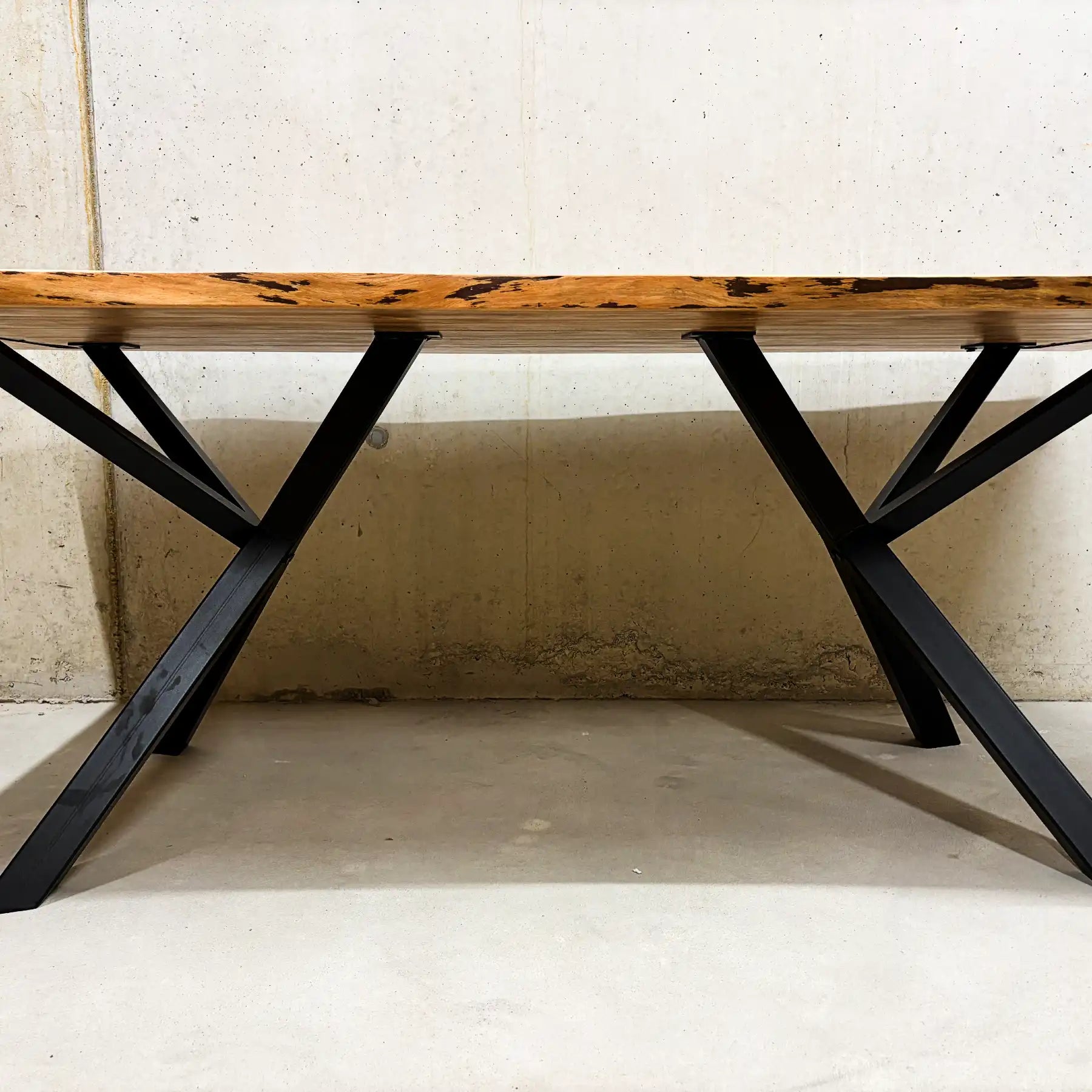 Acacia Esstisch 180 cm mit Baumkante - "The balanced X Table 180"