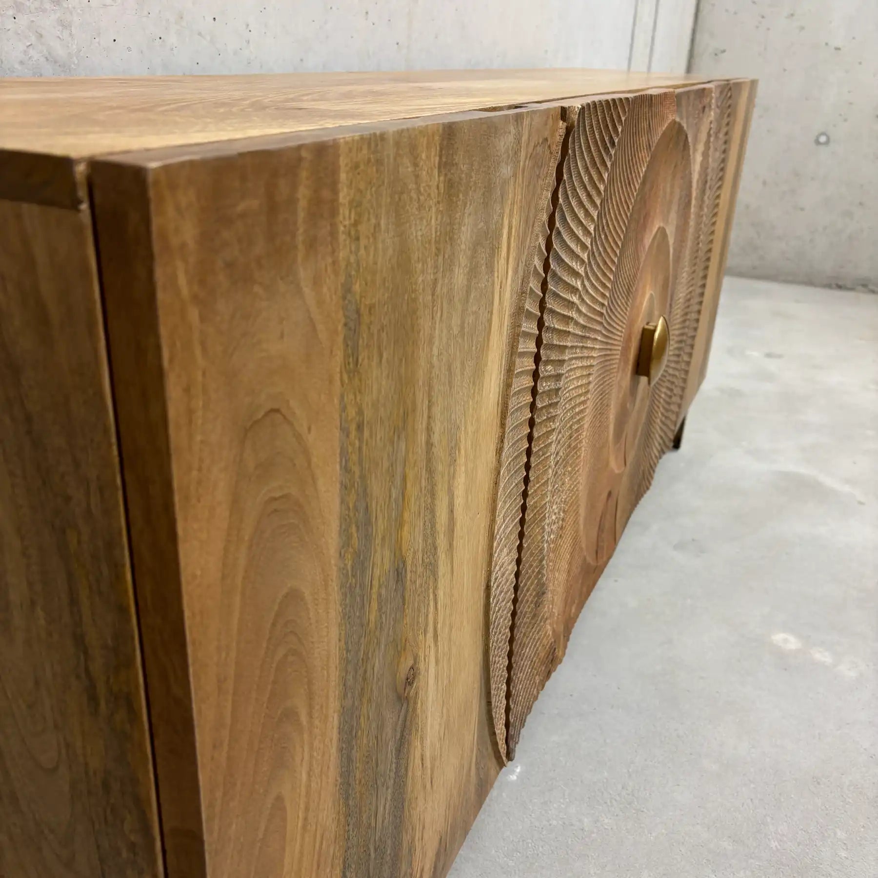 Mango Sideboard 177 cm – Handmade Sunburst Design with 4 Doors 