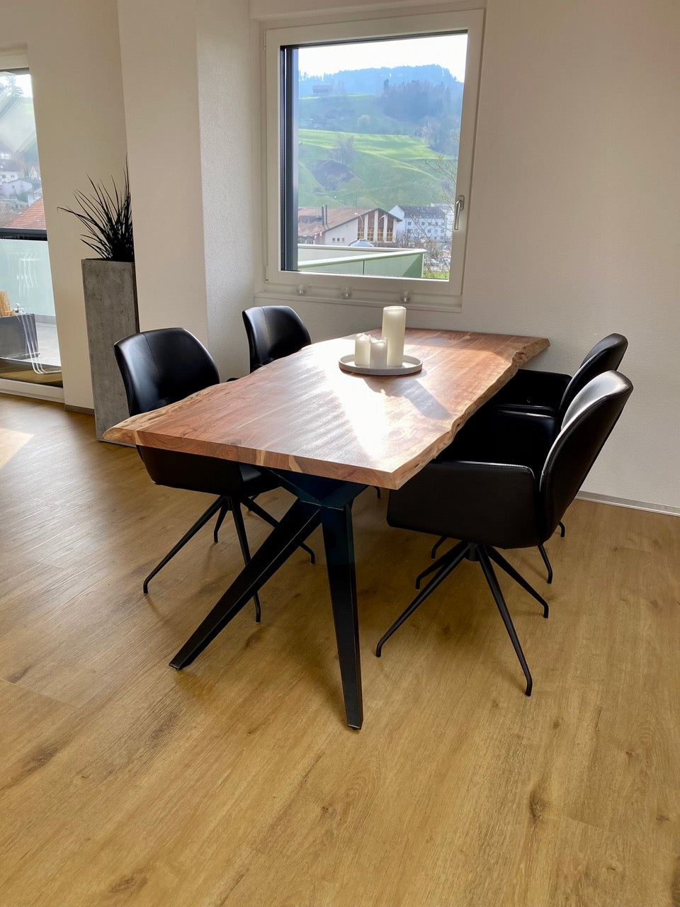 High-quality furniture made of solid wood - Wildmangodesigns.ch