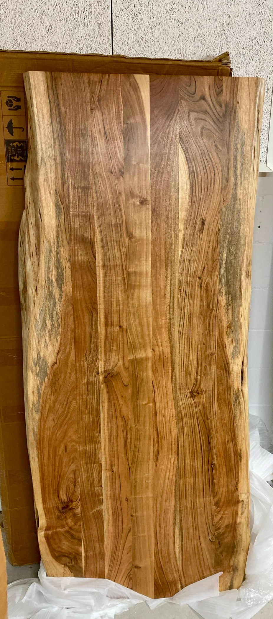 Akazienholztisch mit Baumkante  „The Sturdy Live edge Table 200“
