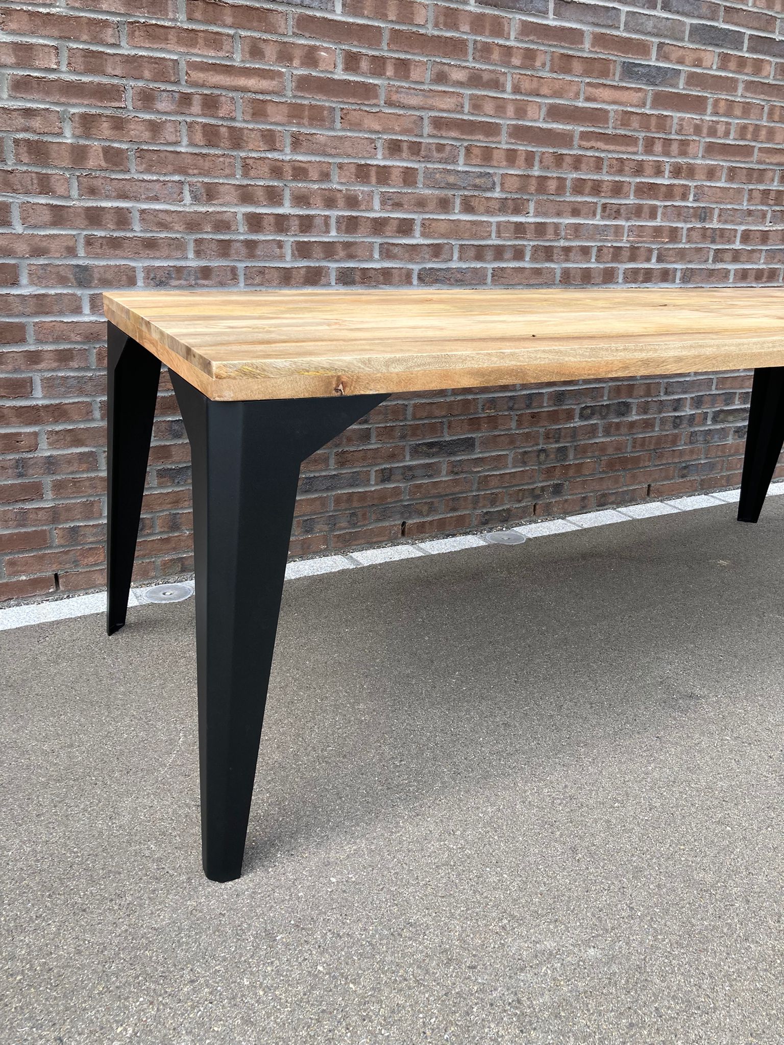 Tischbeine aus Stahl Schwarz – Wing Design | Wild Mango Designs