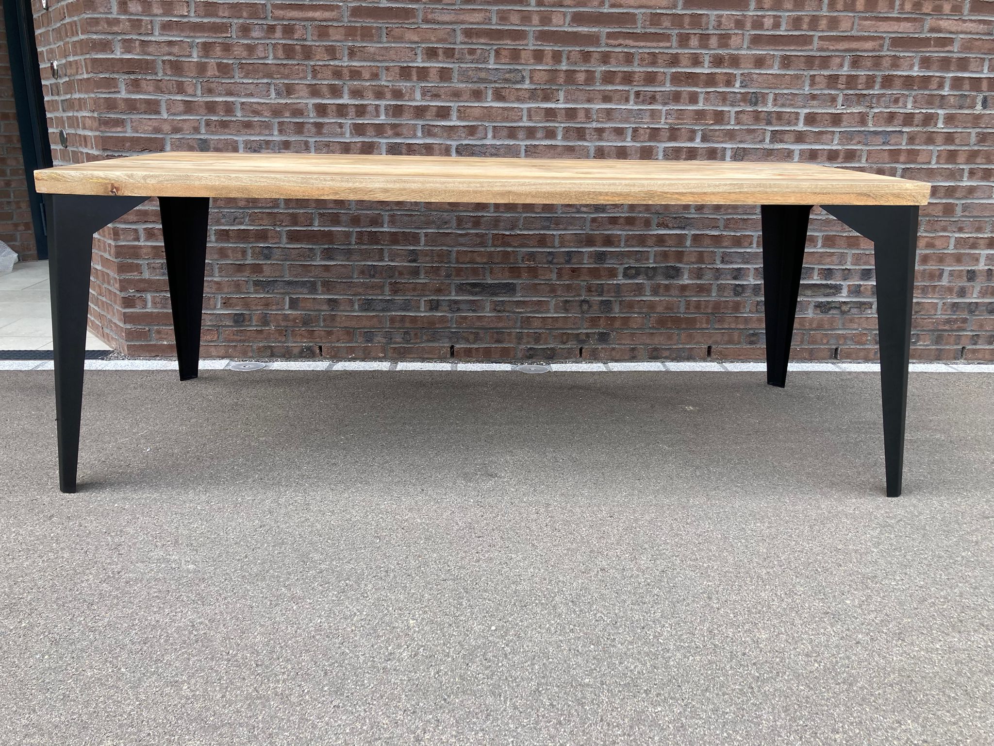 Tischbeine aus Stahl Schwarz – Wing Design | Wild Mango Designs