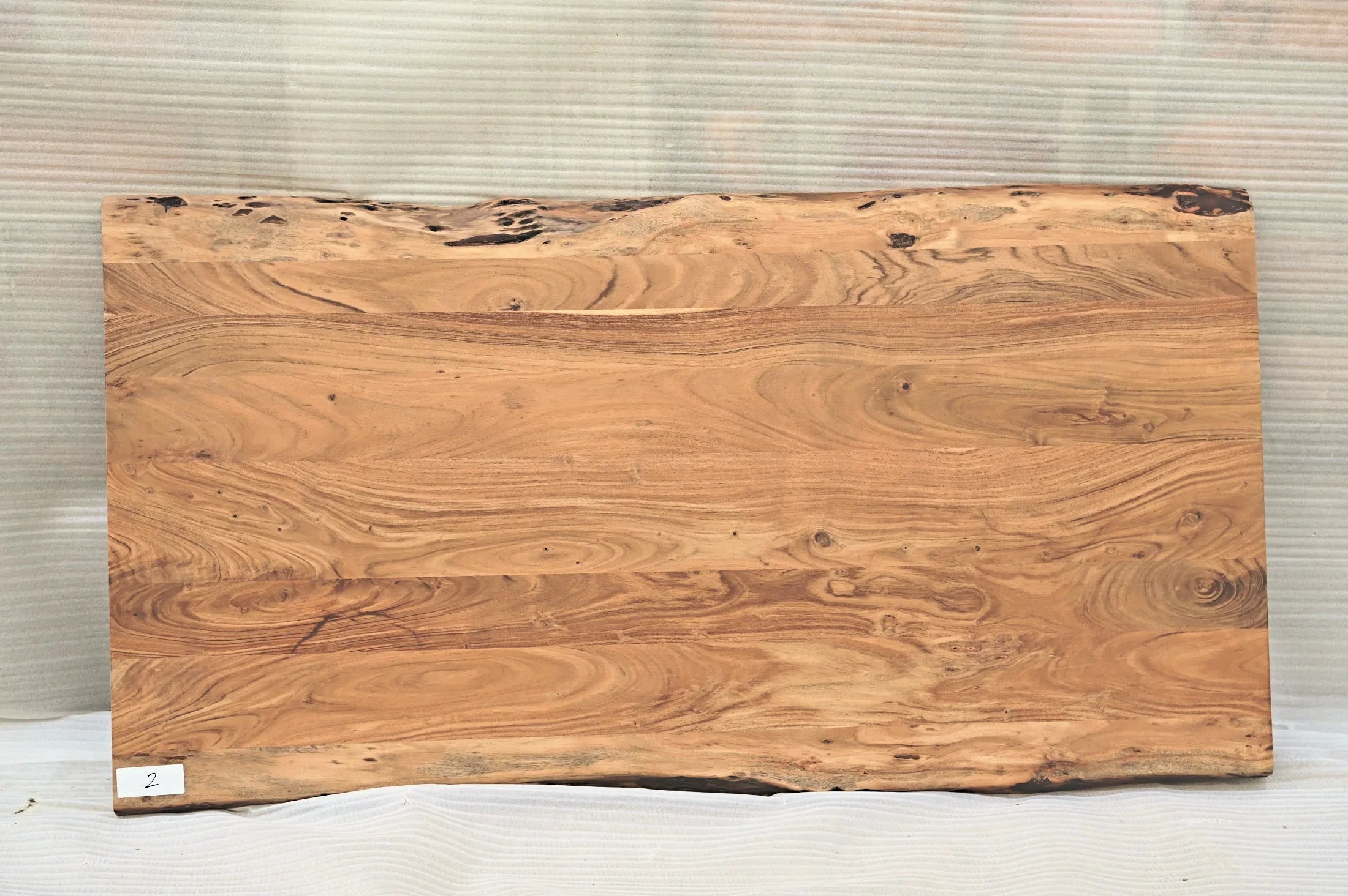 Baumkante Tischplatte Unikat 002 – Akazie 180 cm, Aufsicht #Tischplatte_Unikat 002