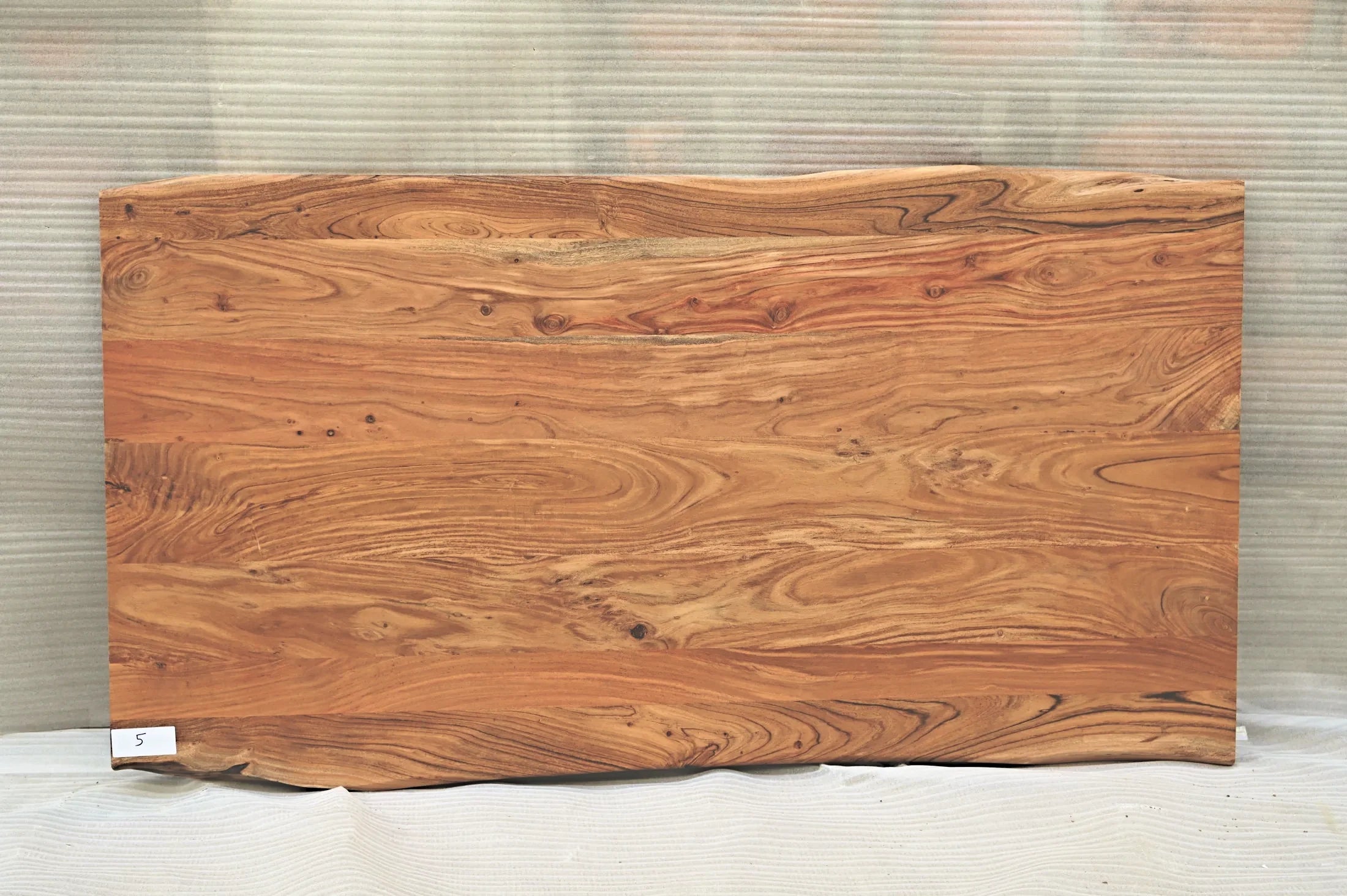 Baumkante Tischplatte Unikat 005 – Akazie 180 cm, Aufsicht #Tischplatte_Unikat 005