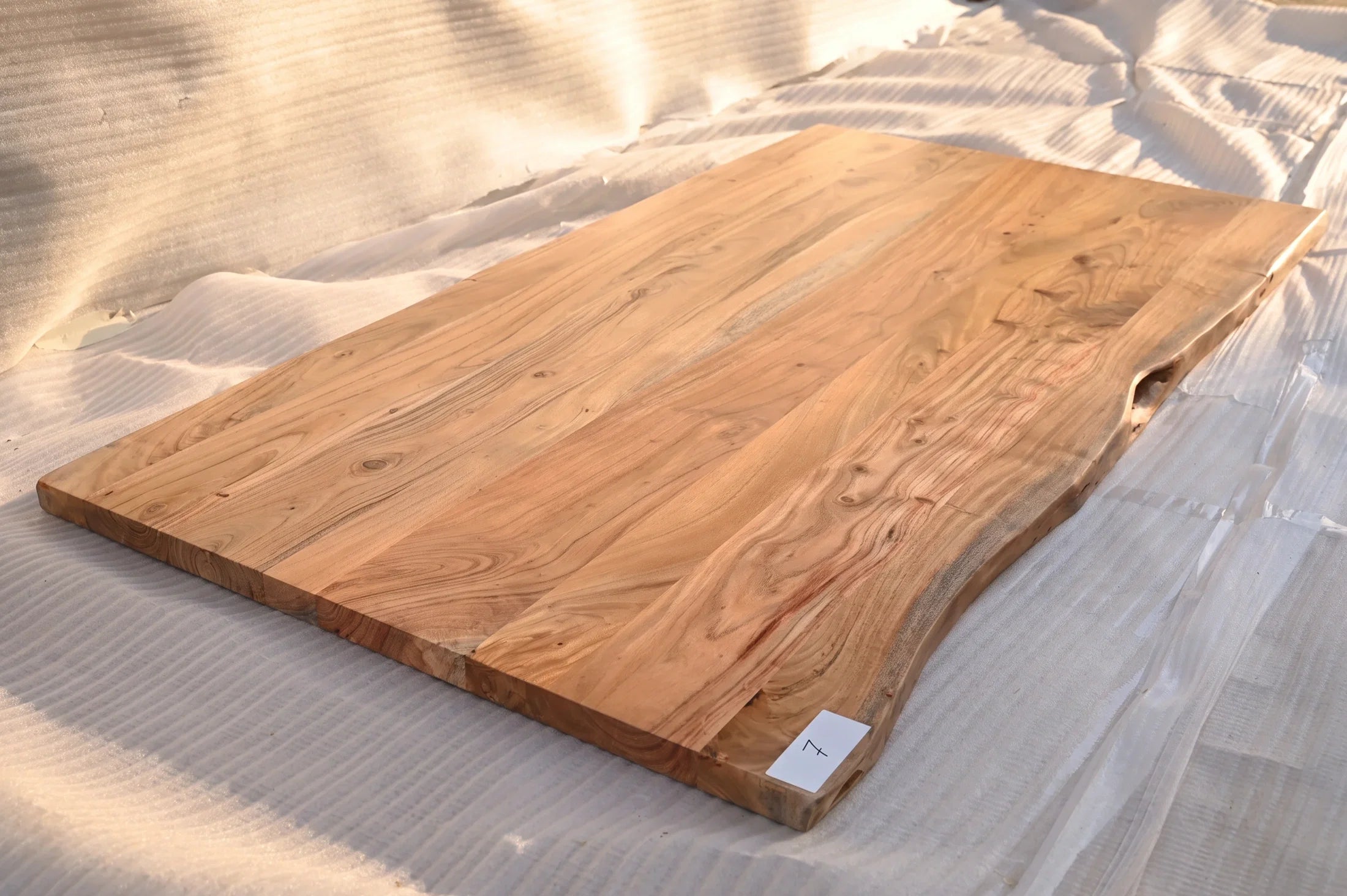 Baumkante Tischplatte Unikat 007 – Akazie 180 cm, Baumkante im Detail #Tischplatte_Unikat 007