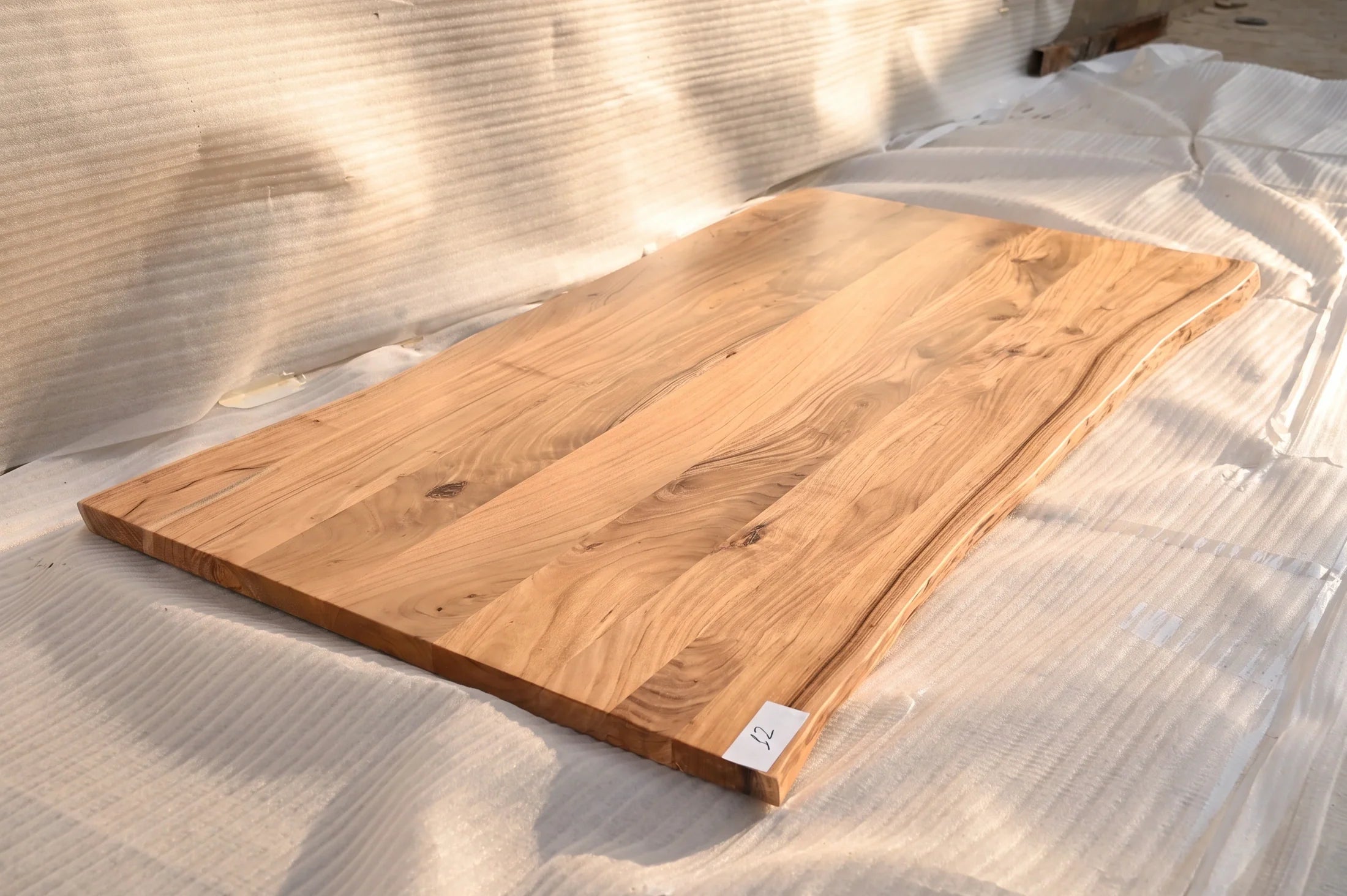 Baumkante Tischplatte Unikat 012 – Akazie 180 cm, Baumkante im Detail #Tischplatte_Unikat 012