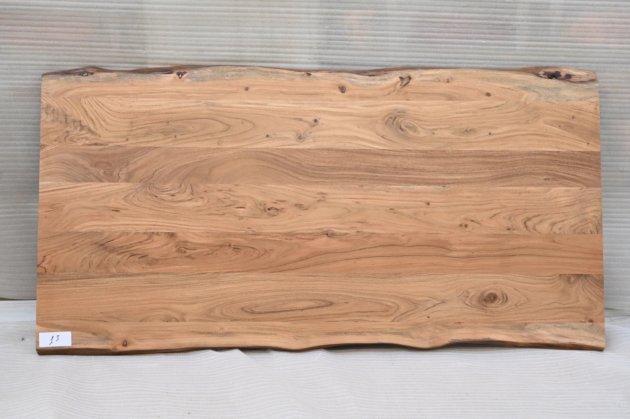 Live Edge Esstisch 180 cm – Wähle Tischplatte & Beine