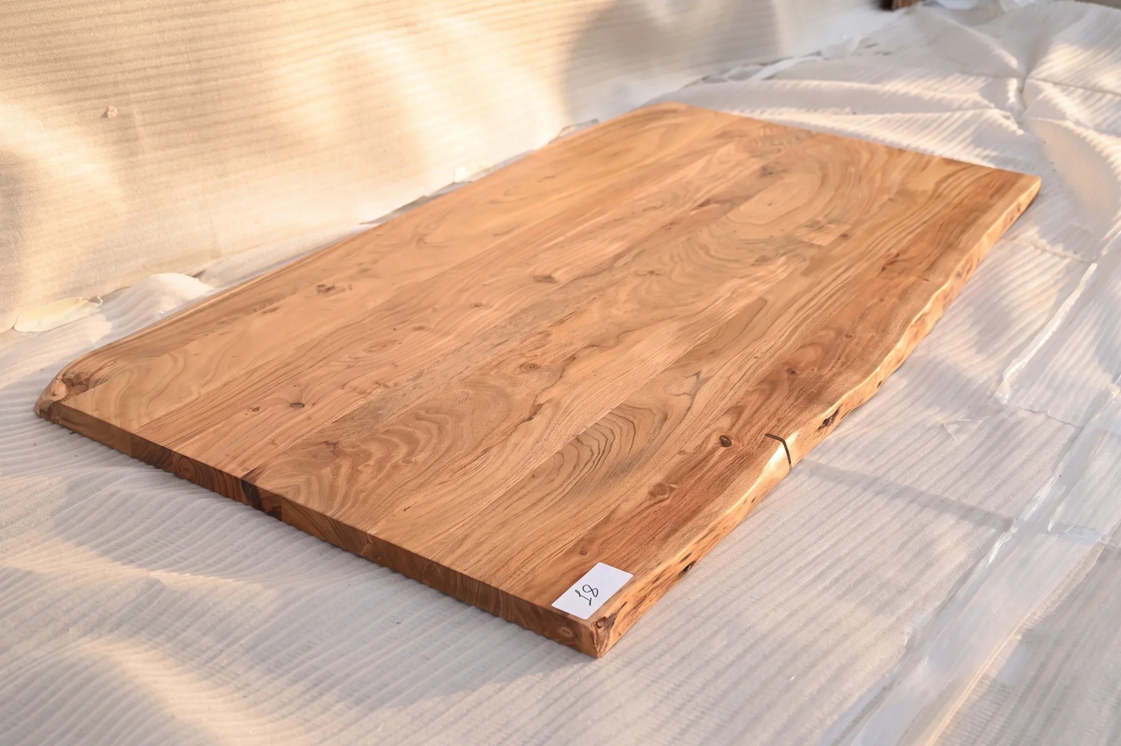 Baumkante Tischplatte Unikat 018 – Akazie 180 cm, Baumkante im Detail #Tischplatte_Unikat 018