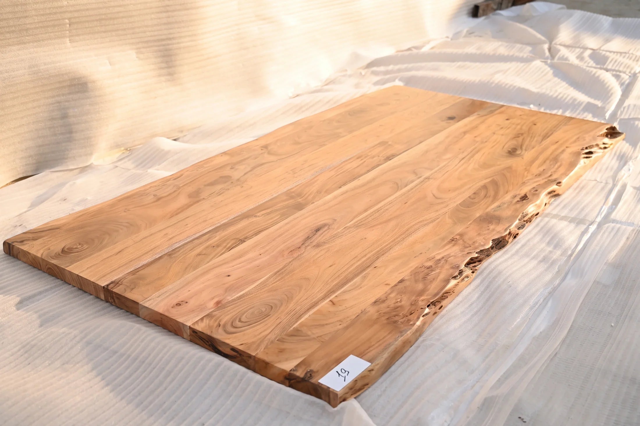 Baumkante Tischplatte Unikat 019 – Akazie 180 cm, Baumkante im Detail #Tischplatte_Unikat 019