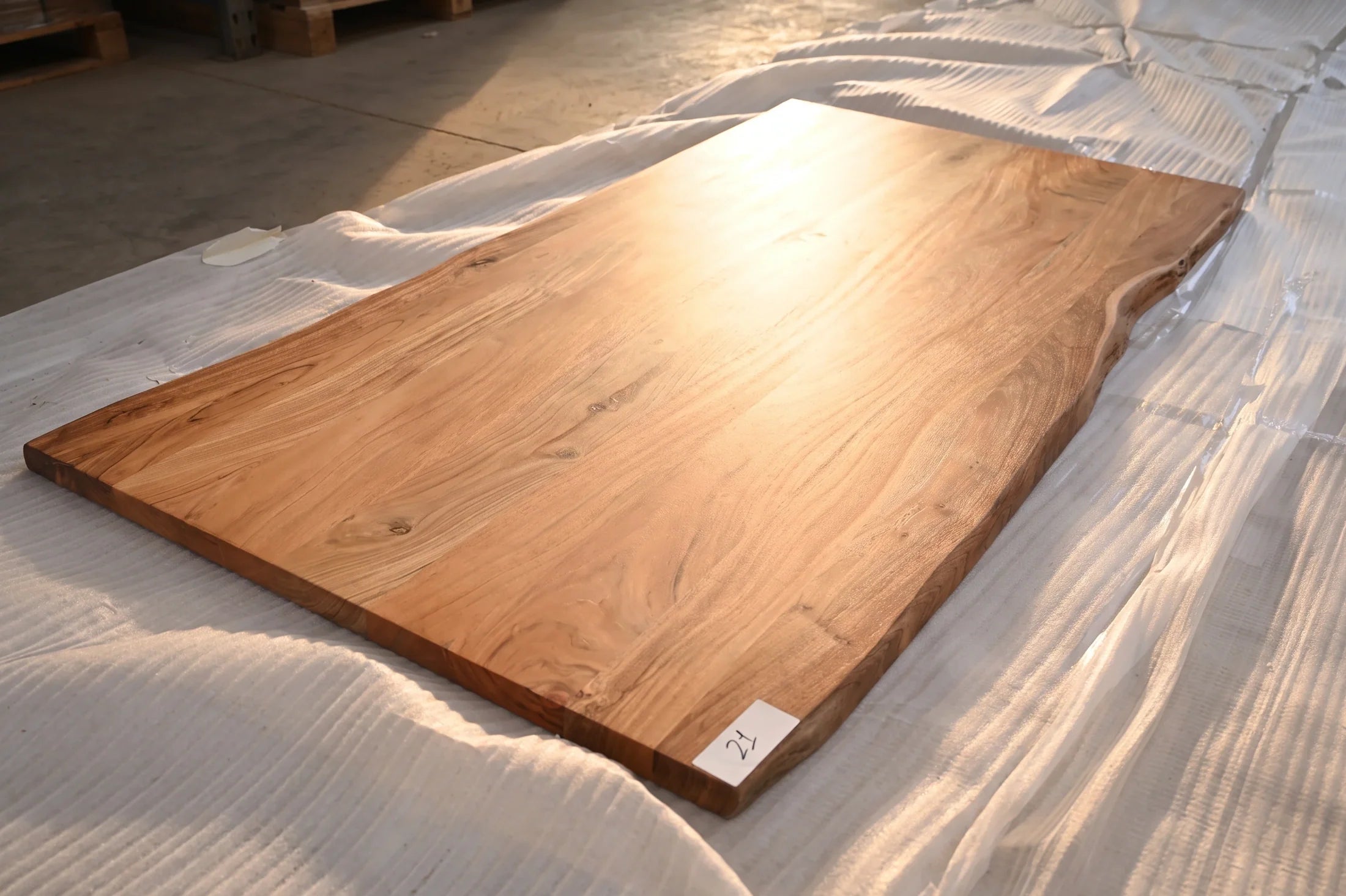 Baumkante Tischplatte Unikat 021 – Akazie 180 cm, Baumkante im Detail #Tischplatte_Unikat 021