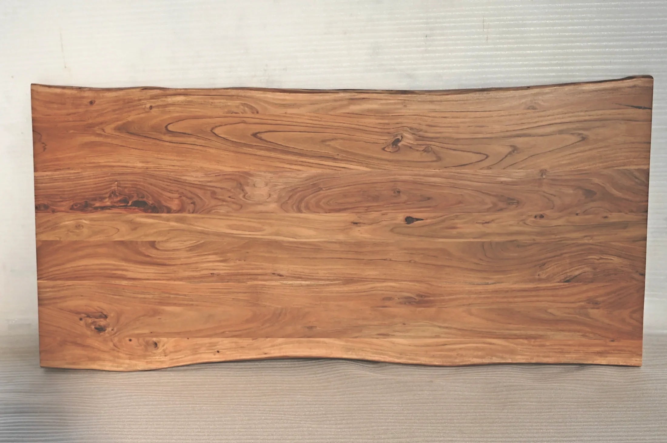 Baumkante Tischplatte Unikat 049 – Akazie 200 cm, Aufsicht #Tischplatte_Unikat 049