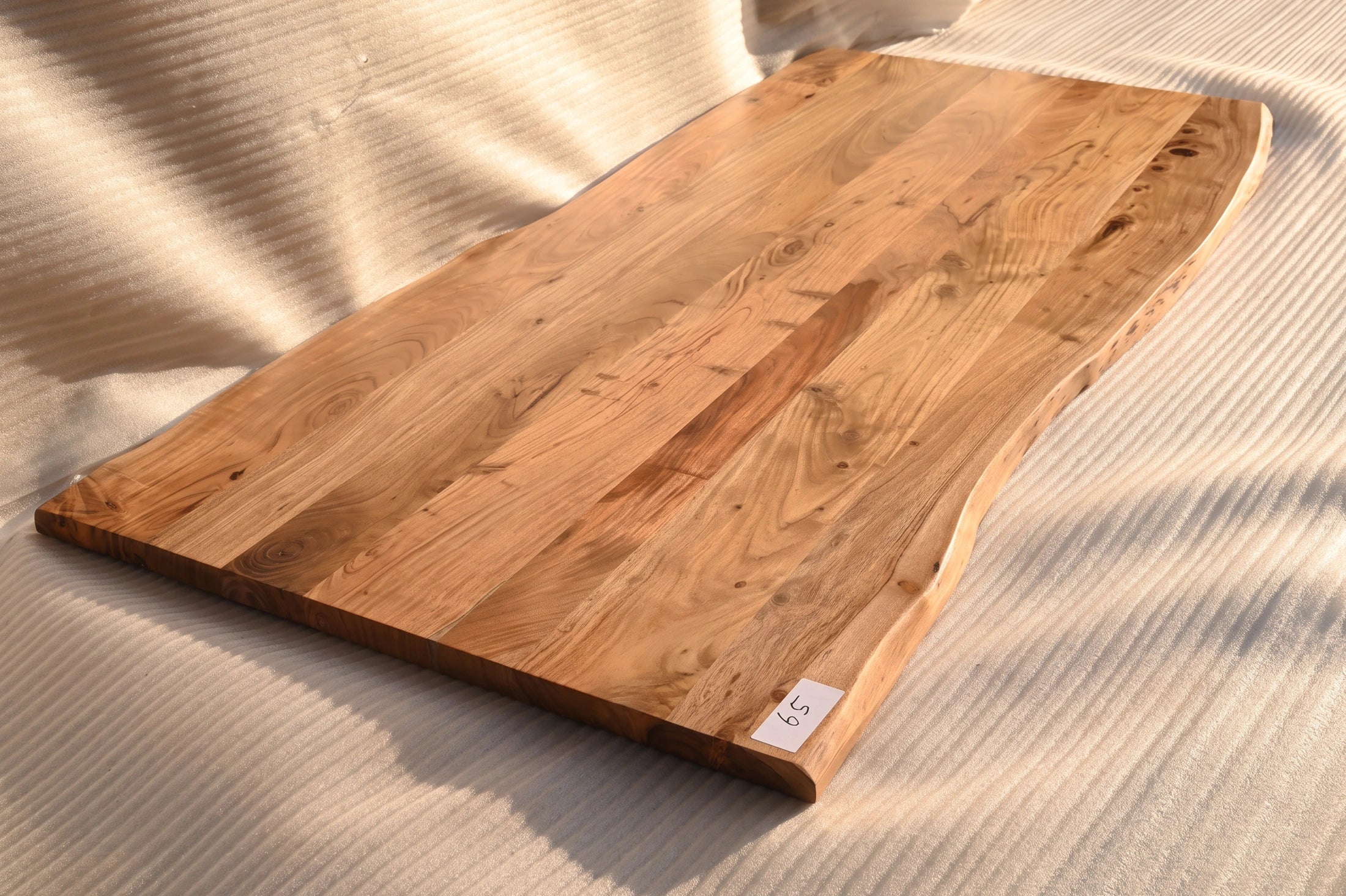 Baumkante Tischplatte Unikat 065 – Akazie 200 cm, Baumkante im Detail #Tischplatte_Unikat 065