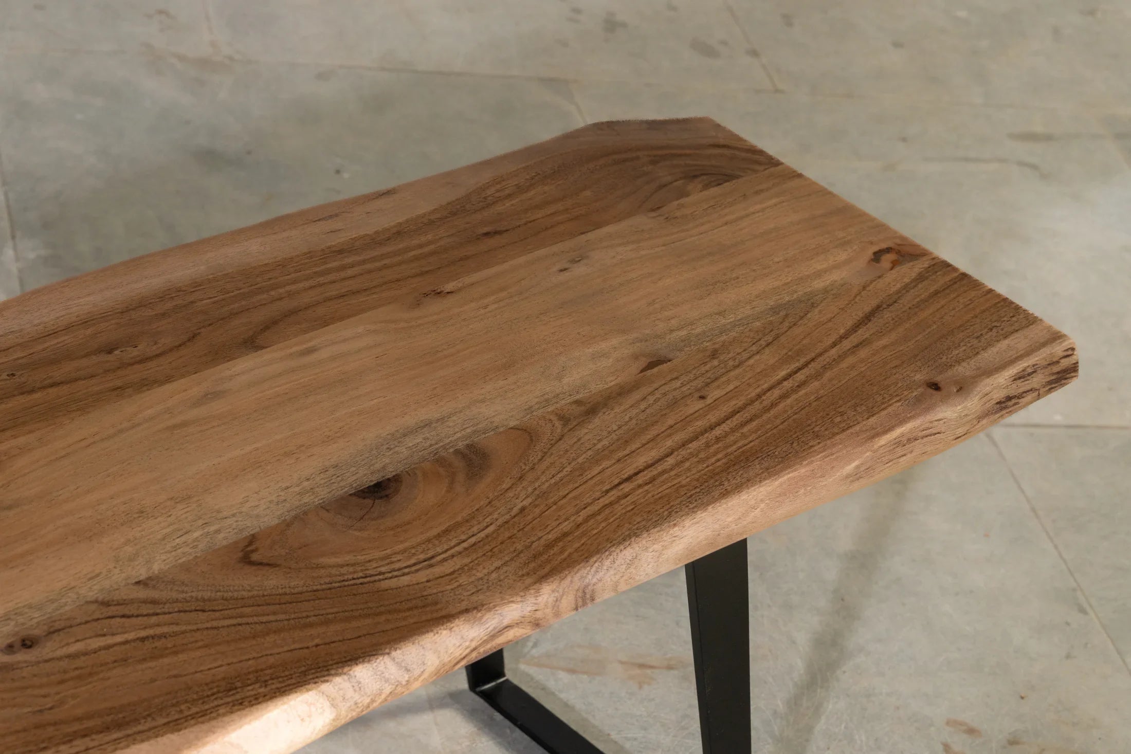 Live Edge Bank 180 cm – Akazie Massivholz