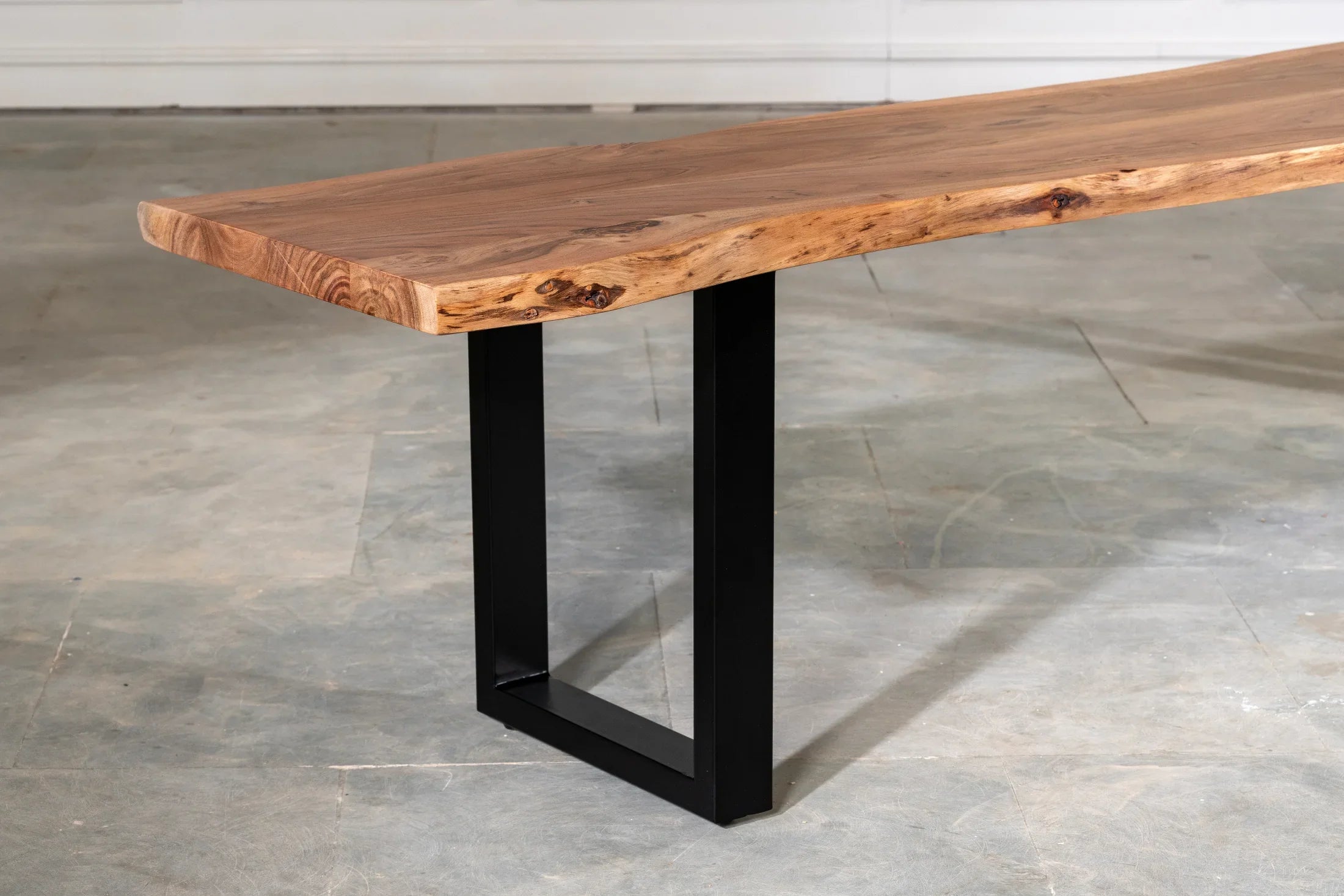 Live Edge Bank 240 cm – Akazie Massivholz