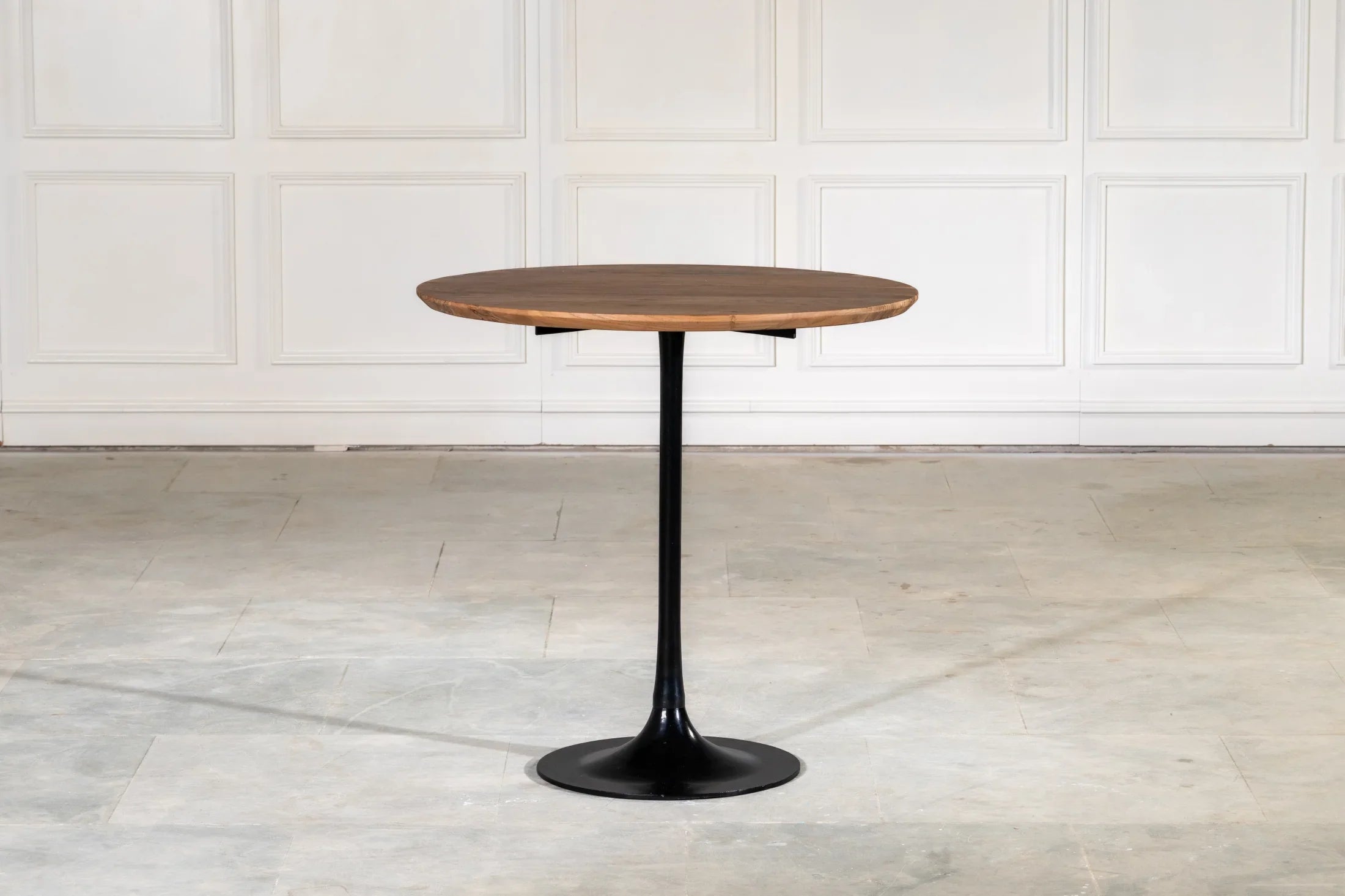 Runder Beistelltisch 75 cm Akazie – schwarzes Bein